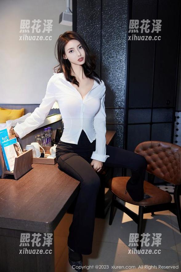 秀人网 - 观看赵万灵的夏日合集，不会让你晒黑，倒是可能让你脸红红！