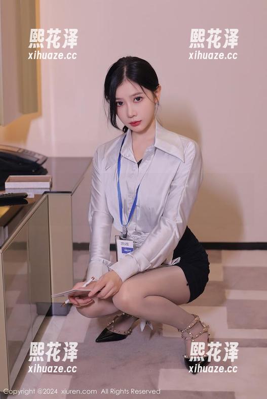 秀人网 - 郑颖姗Bev的黑色全套下载，容易让人联想的完美，嘘，别说出去！