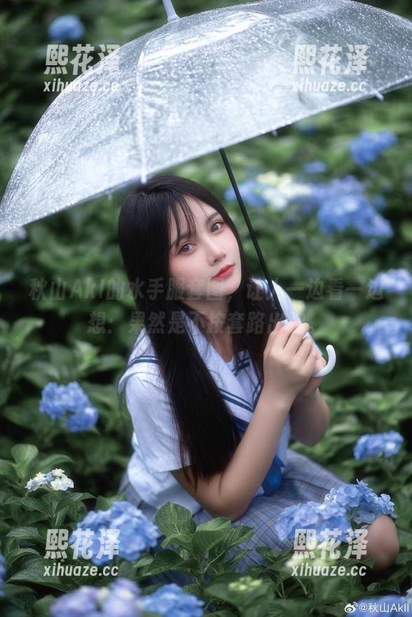 秋山AkI的水手服套图，让人一边看一边想：果然是不按套路出牌。