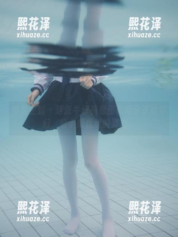 紧急企划 - 这张牛仔裤原图真得分享给你们，看小婕优雅的姿态。