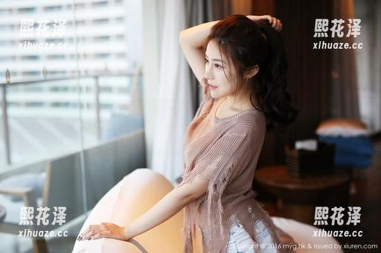 美媛馆 - 狐小妖Baby的最新白丝作品，敢问大家能抵挡得住吗？