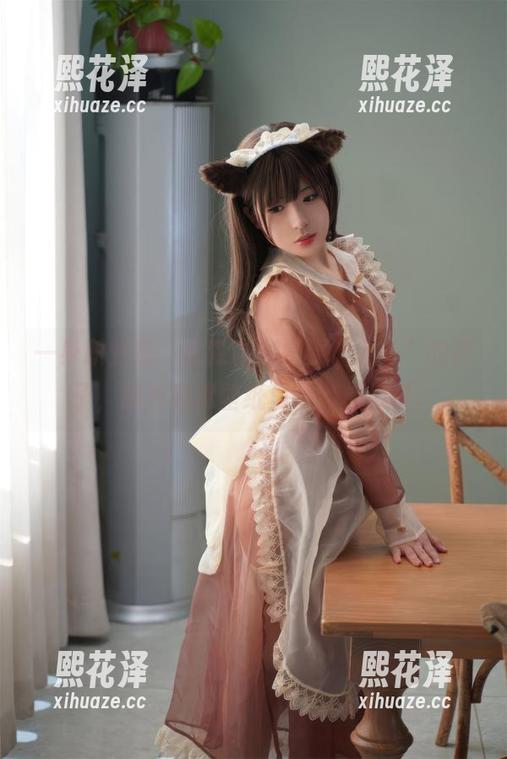 虎森森 一身职业装,虎森森也是要“上岗”的样子,照片真像壁纸里的老板模样。
