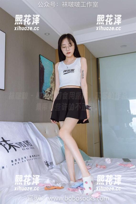 袜啵啵-苏苏 袜啵啵 - 校服原图食用指南,苏苏的作品集带着些许的不正经。