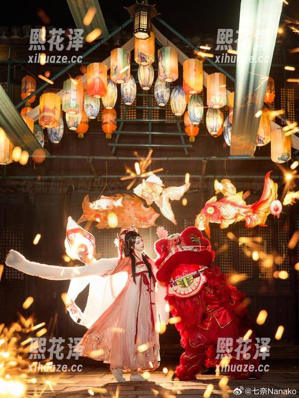 在贰加六的办公室里，照片不收费，快乐随便拿！