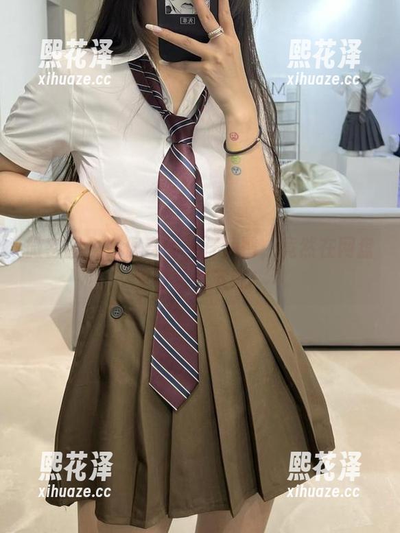 微密圈 - 陈佩奇的牛仔翘臀，竟然在网盘里等着你下载！
