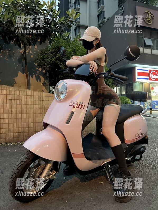 微密圈 - 慢慢看，高清照片里的陈妮妮UNI和那粉嫩的“jiojio”像是打翻了奶昔罐，甜到你想舔屏幕。