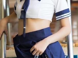 青豆客 – 少女不就是随意摆摆姿势吗？AZHUA的作品集分享也是在呀