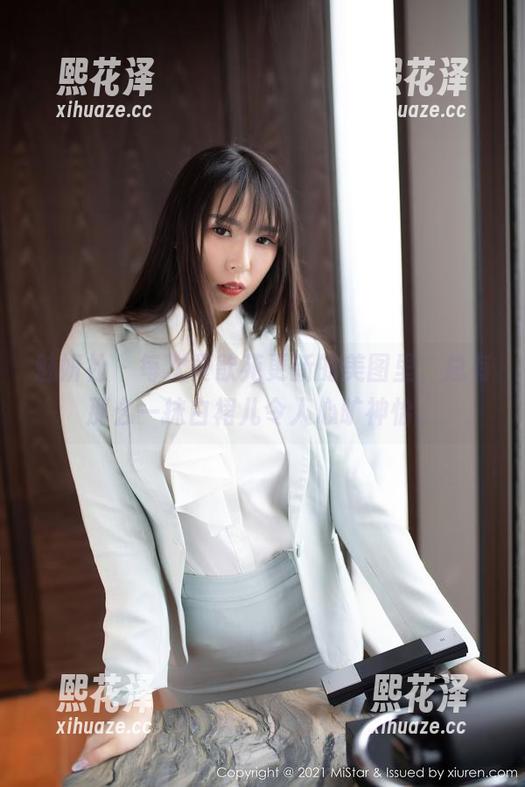 魅妍社 - 每次黄歆苑更新的美图里，总有那么一抹白裙儿令人心旷神怡。