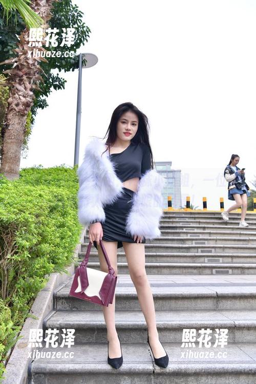 魔镜街拍图库大晒：网袜小姐姐，一位让路过行人多看几眼的风景！